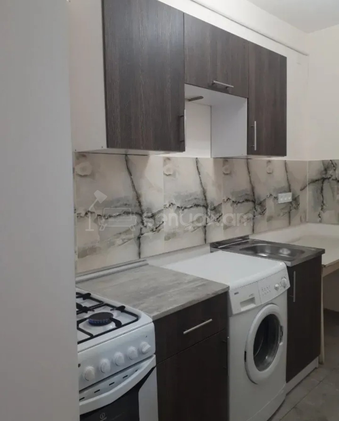 2 Սենյականոց Բնակարան Քարե Շենքում, 50քմ, 3/5 հարկ, Նորմալ Վիճակում, Կահավորված, Արևկող