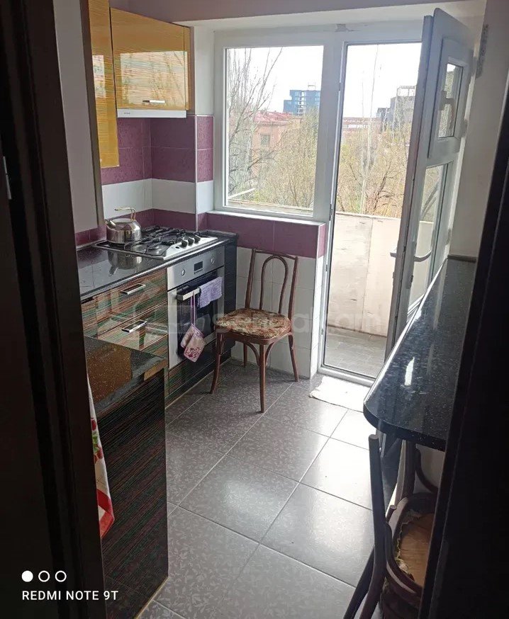 1 Սենյականոց Բնակարան Քարե Շենքում, 31քմ, 3/5 հարկ, Կապիտալ Վերանորոգված