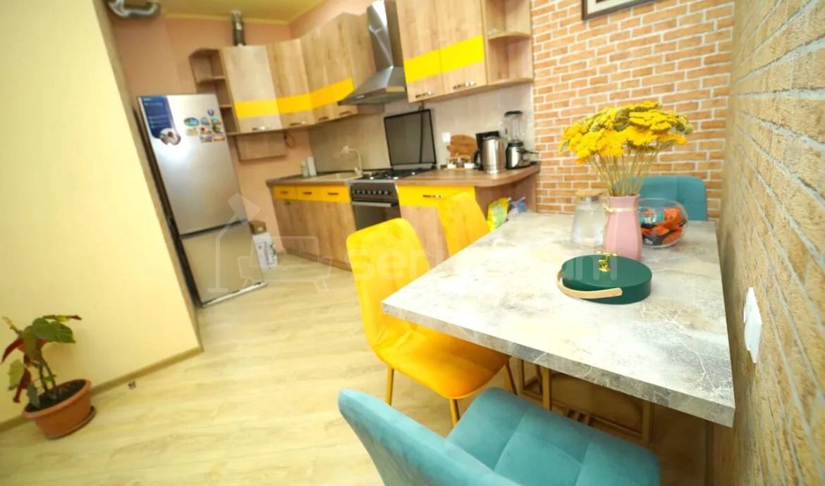 2 Սենյականոց Բնակարան Քարե Շենքում, 55քմ, 5/5 հարկ, Կապիտալ Վերանորոգված, Կահավորված