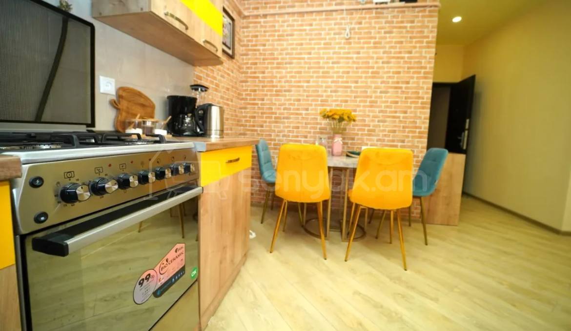 2 Սենյականոց Բնակարան Քարե Շենքում, 55քմ, 5/5 հարկ, Կապիտալ Վերանորոգված, Կահավորված