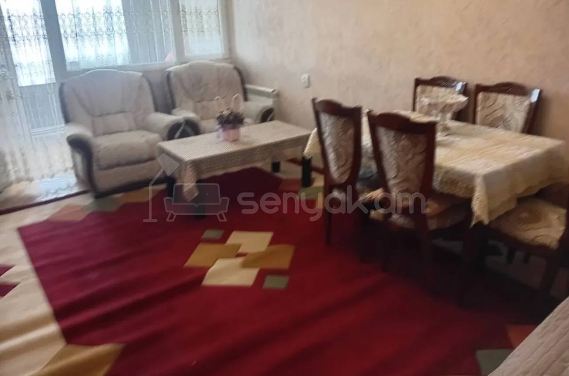 3 Սենյականոց Բնակարան Քարե Շենքում, 60քմ, 3/5 հարկ, Նորմալ Վիճակում, Կահավորված, Արևկող