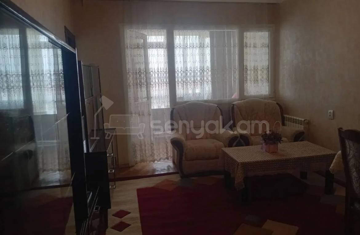 3 Սենյականոց Բնակարան Քարե Շենքում, 60քմ, 3/5 հարկ, Նորմալ Վիճակում, Կահավորված, Արևկող