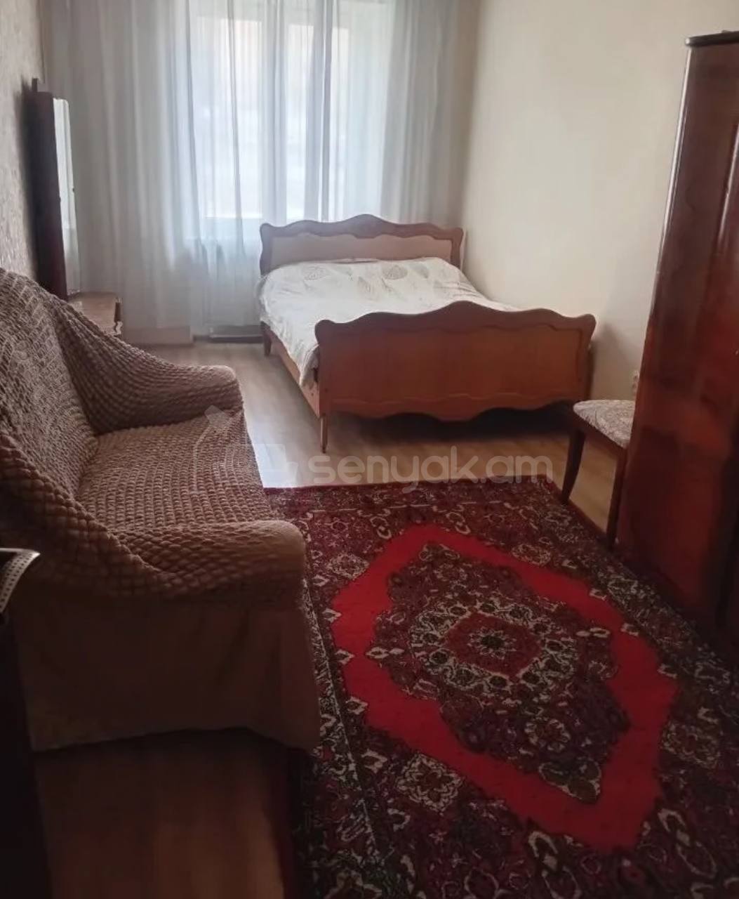 3 Սենյականոց Բնակարան Քարե Շենքում, 60քմ, 3/5 հարկ, Նորմալ Վիճակում, Կահավորված, Արևկող