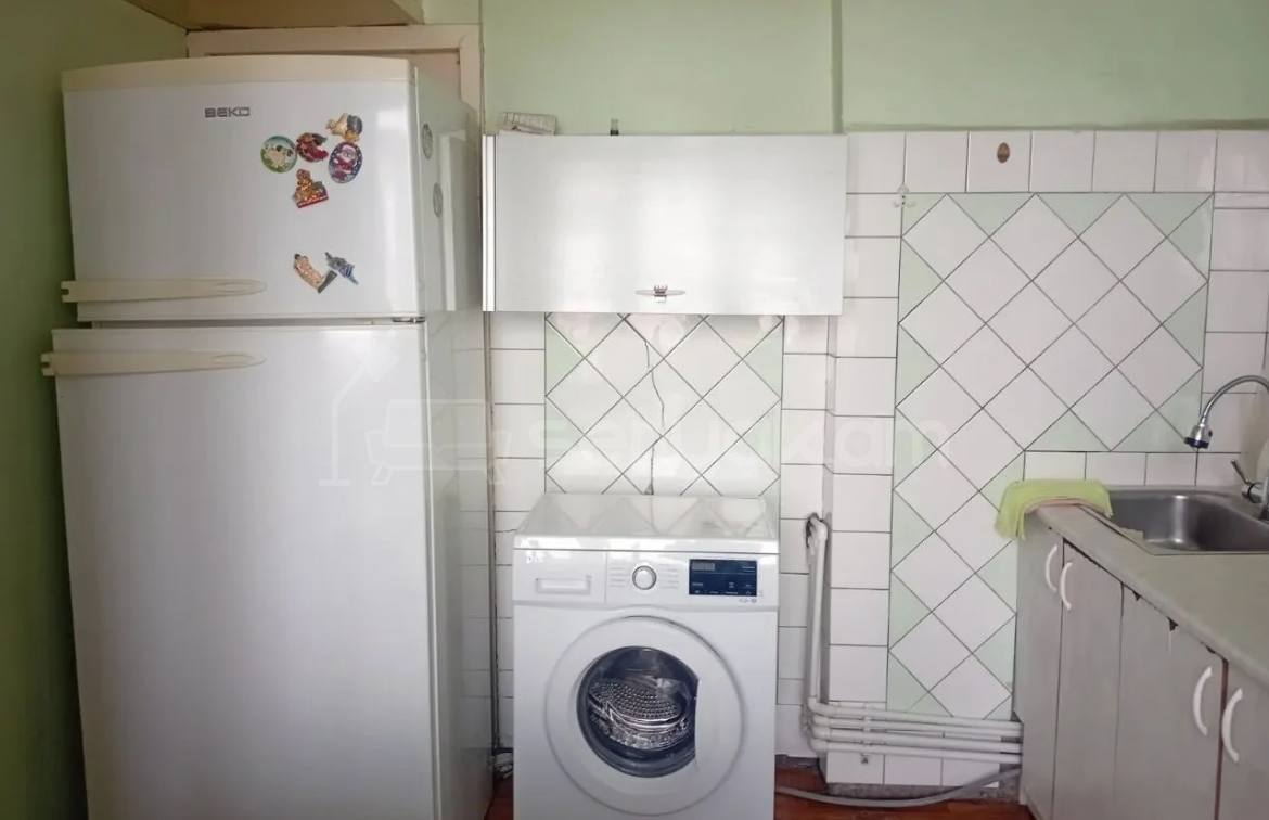 3 Սենյականոց Բնակարան Քարե Շենքում, 60քմ, 3/5 հարկ, Նորմալ Վիճակում, Կահավորված, Արևկող