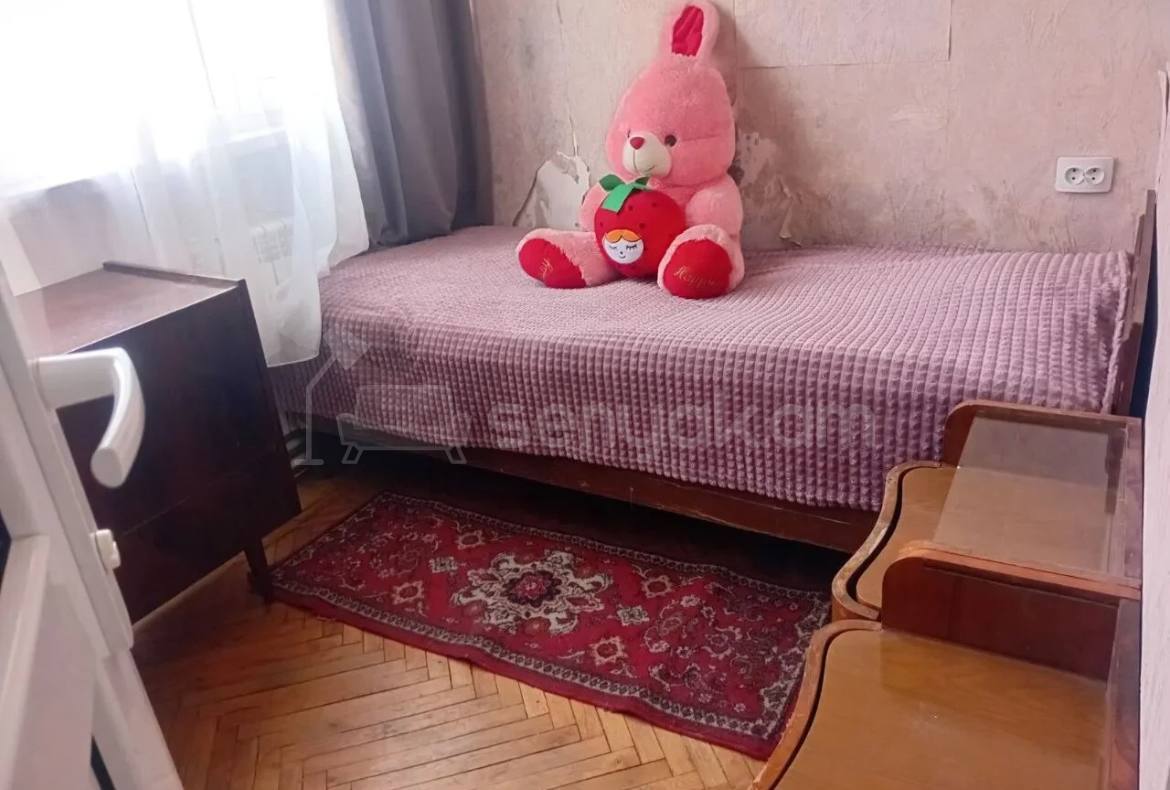 3 Սենյականոց Բնակարան Քարե Շենքում, 60քմ, 3/5 հարկ, Նորմալ Վիճակում, Կահավորված, Արևկող