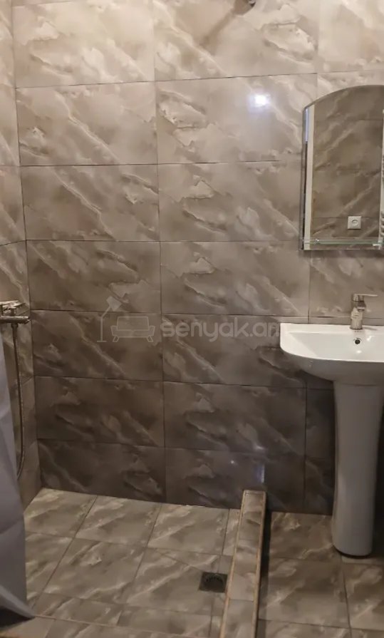 3 Սենյականոց Բնակարան, 80քմ, 9/9 հարկ, Նորմալ Վիճակում, Կահավորված