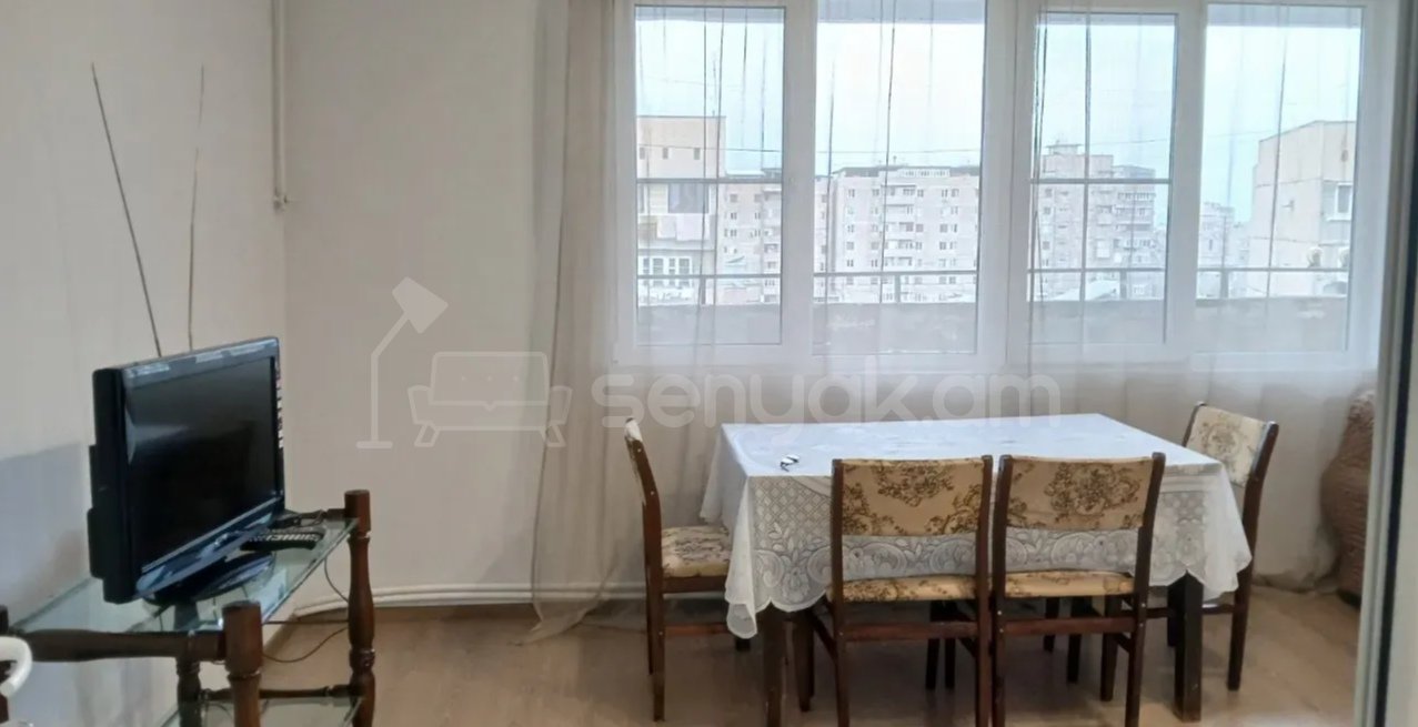 3 Սենյականոց Բնակարան, 80քմ, 9/9 հարկ, Նորմալ Վիճակում, Կահավորված