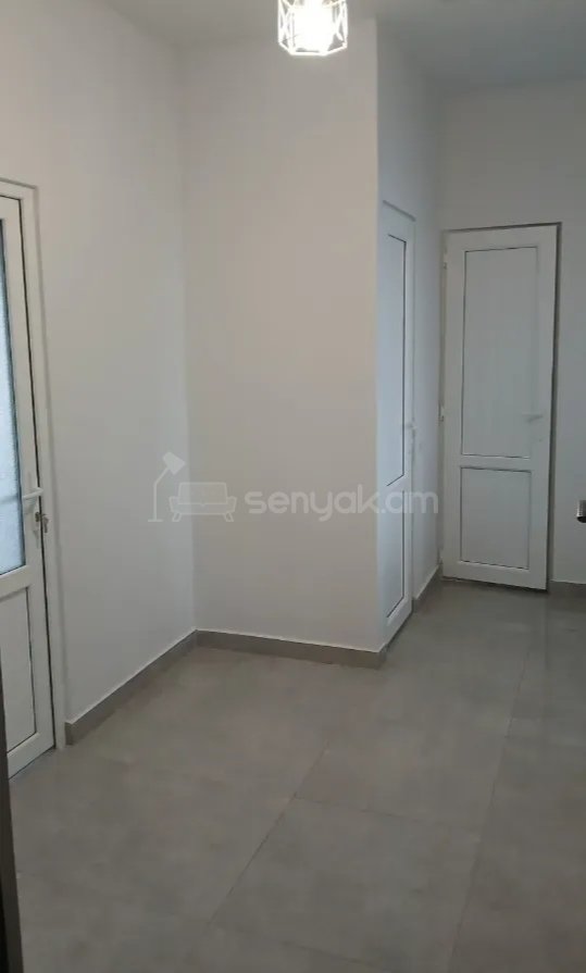 3 Սենյականոց Բնակարան, 80քմ, 9/9 հարկ, Նորմալ Վիճակում, Կահավորված