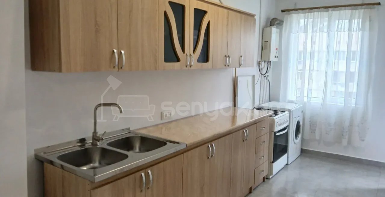 3 Սենյականոց Բնակարան, 80քմ, 9/9 հարկ, Նորմալ Վիճակում, Կահավորված