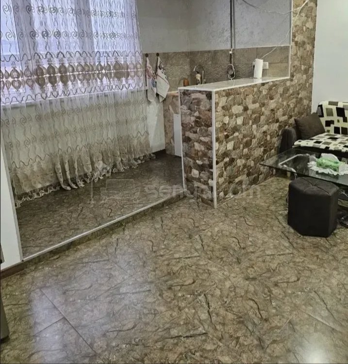 3 Սենյականոց Բնակարան Քարե Շենքում, 76քմ, 2/5 հարկ, Կապիտալ Վերանորոգված, Կահավորված