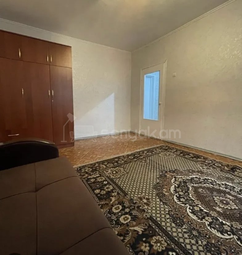 1 Սենյականոց Բնակարան Քարե Շենքում, 40քմ, 3/5 հարկ, Կապիտալ Վերանորոգված, Կահավորված