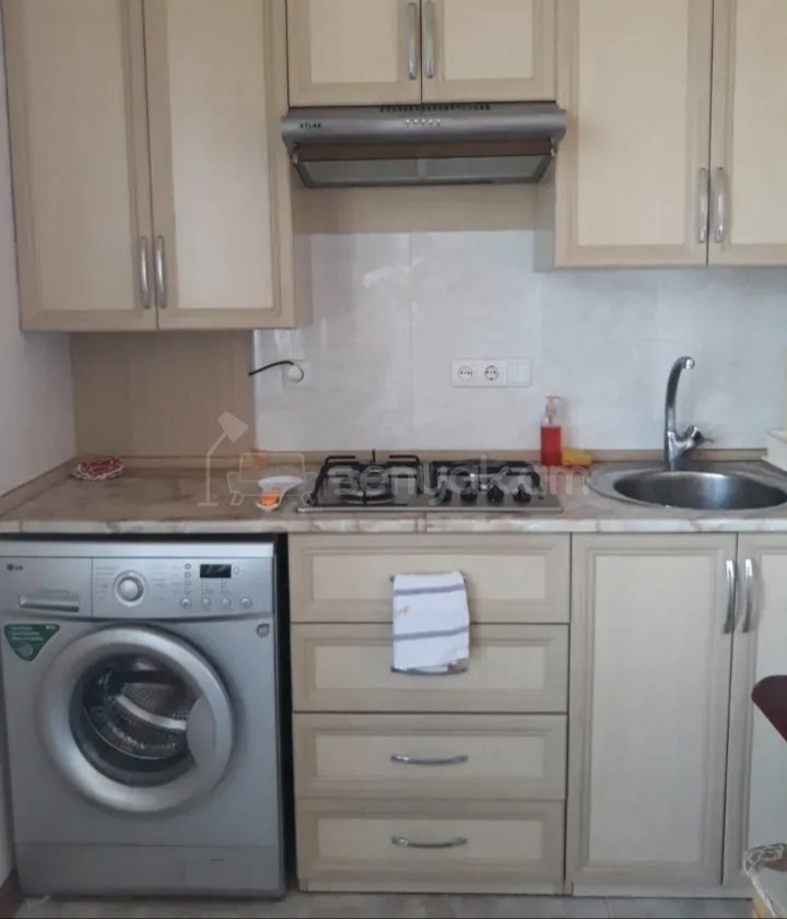 1 Սենյականոց Բնակարան Քարե Շենքում, 45քմ, 3/5 հարկ, Նորմալ Վիճակում, Կահավորված