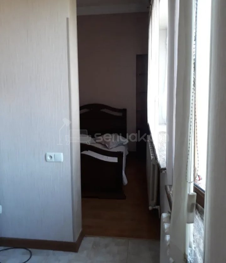 1 Սենյականոց Բնակարան Քարե Շենքում, 45քմ, 3/5 հարկ, Նորմալ Վիճակում, Կահավորված