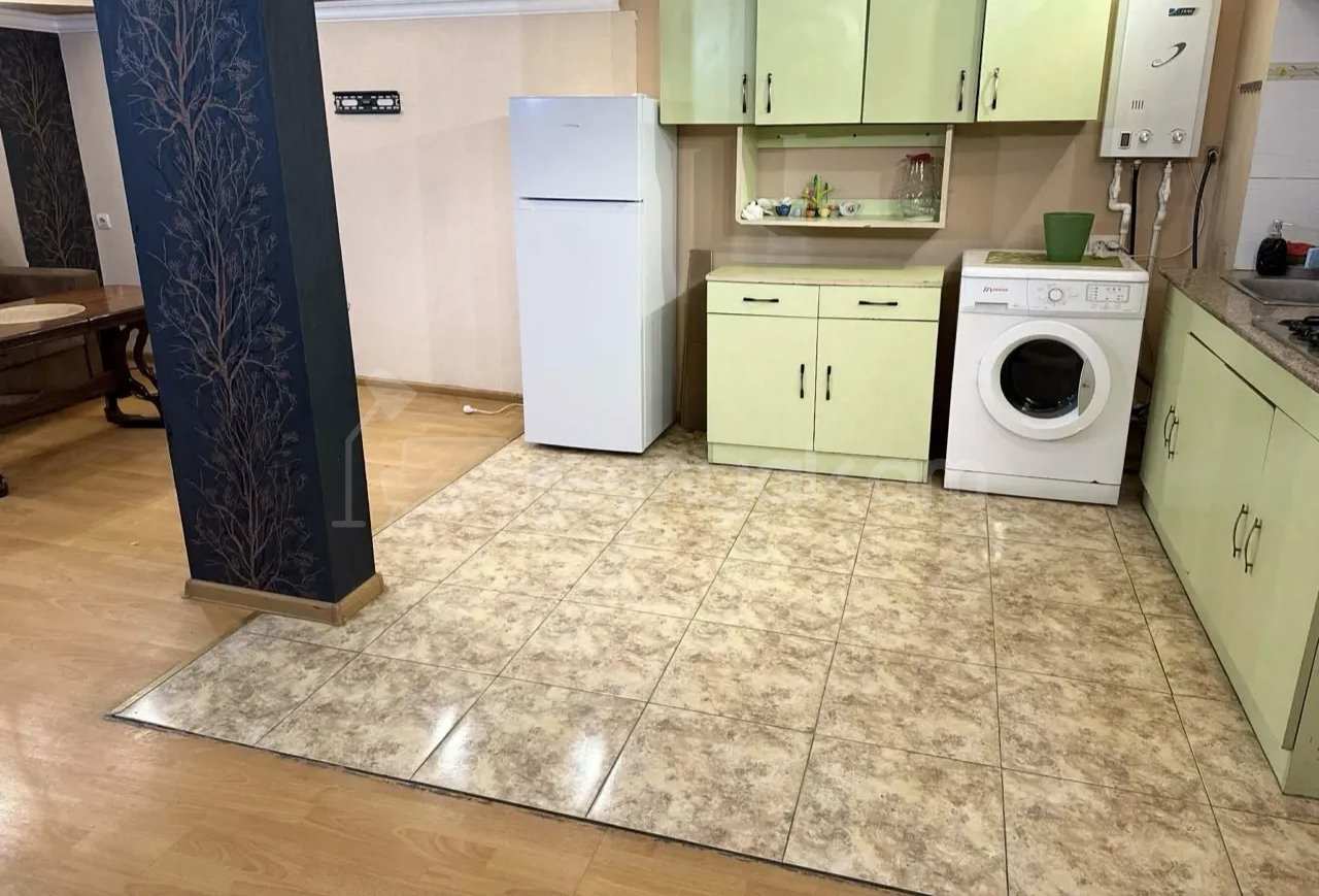 2 Սենյականոց Բնակարան Քարե Շենքում, 56քմ, 4/9 հարկ, Նորմալ Վիճակում, Կահավորված, Արևկող