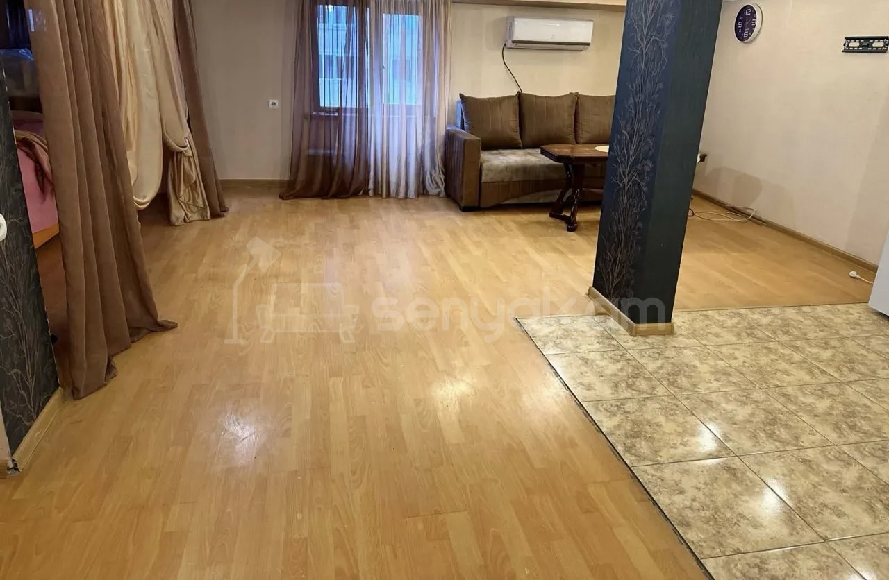 2 Սենյականոց Բնակարան Քարե Շենքում, 56քմ, 4/9 հարկ, Նորմալ Վիճակում, Կահավորված, Արևկող