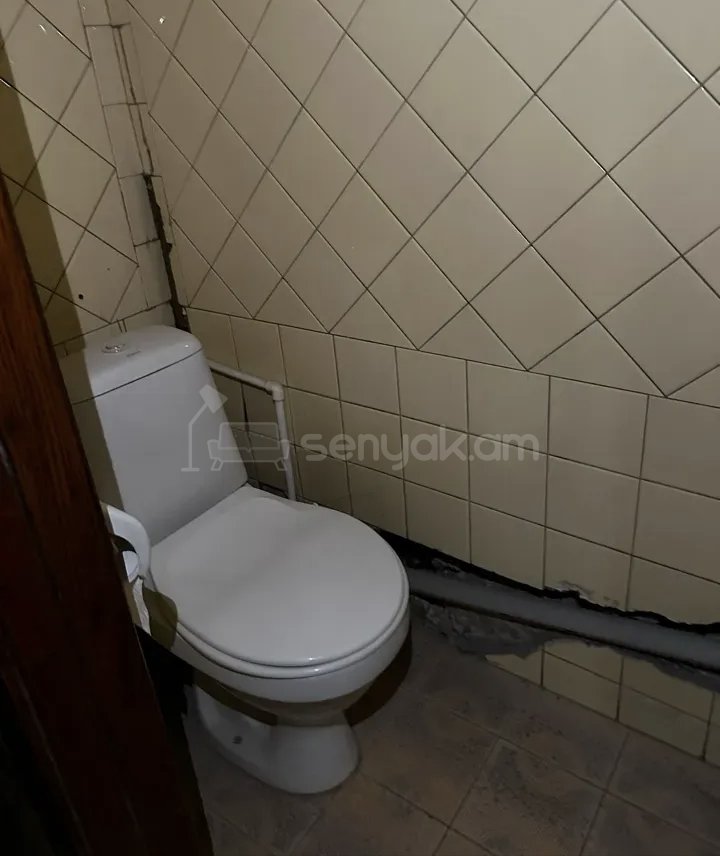 3 Սենյականոց Բնակարան Քարե Շենքում, 77քմ, 5/9 հարկ, Նորմալ Վիճակում, Կահավորված, Արևկող