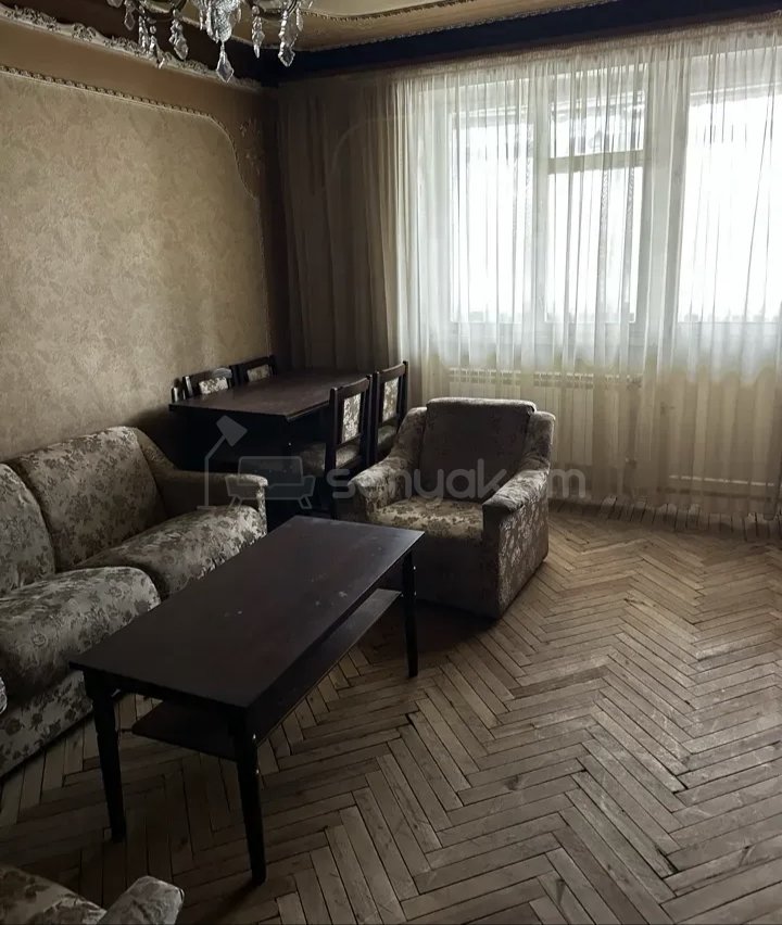 3 Սենյականոց Բնակարան Քարե Շենքում, 77քմ, 5/9 հարկ, Նորմալ Վիճակում, Կահավորված, Արևկող