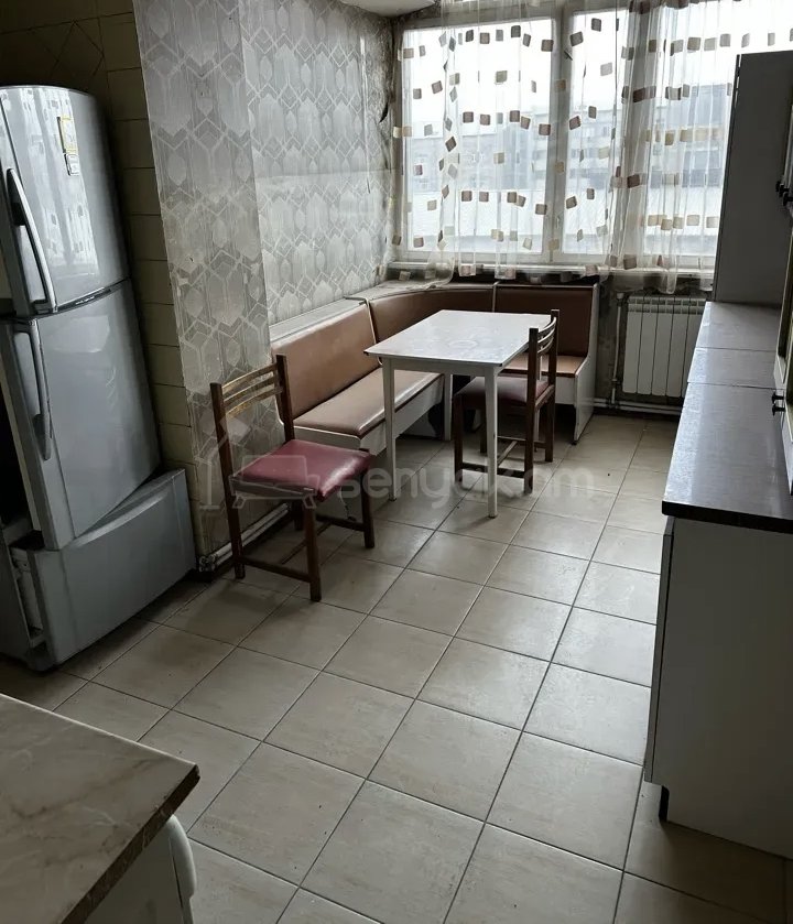 3 Սենյականոց Բնակարան Քարե Շենքում, 77քմ, 5/9 հարկ, Նորմալ Վիճակում, Կահավորված, Արևկող