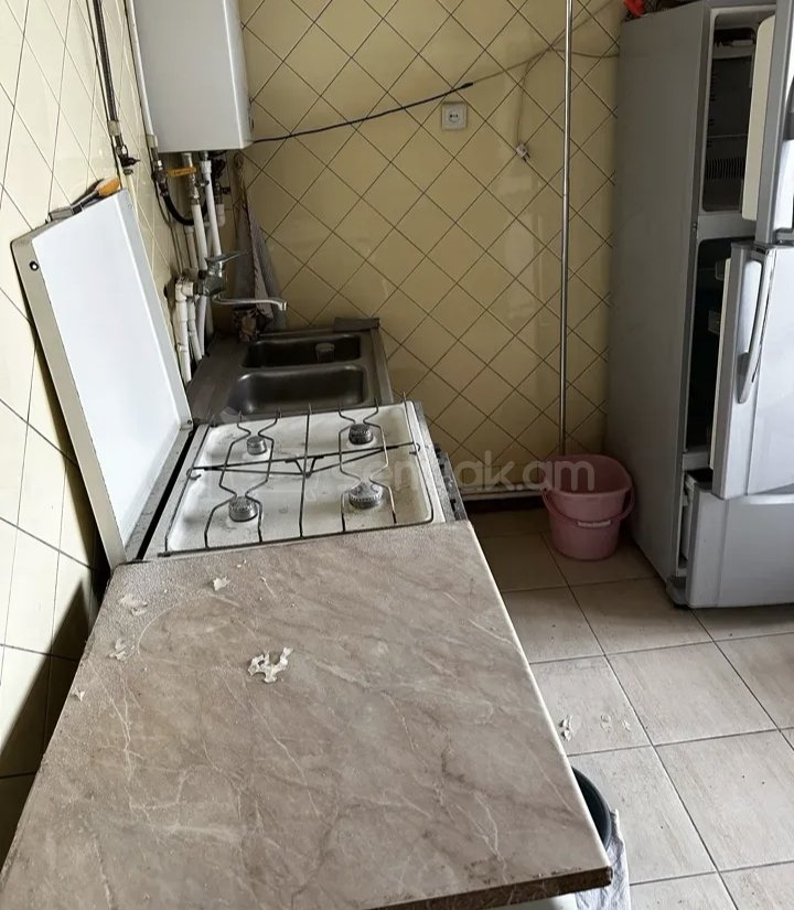 3 Սենյականոց Բնակարան Քարե Շենքում, 77քմ, 5/9 հարկ, Նորմալ Վիճակում, Կահավորված, Արևկող