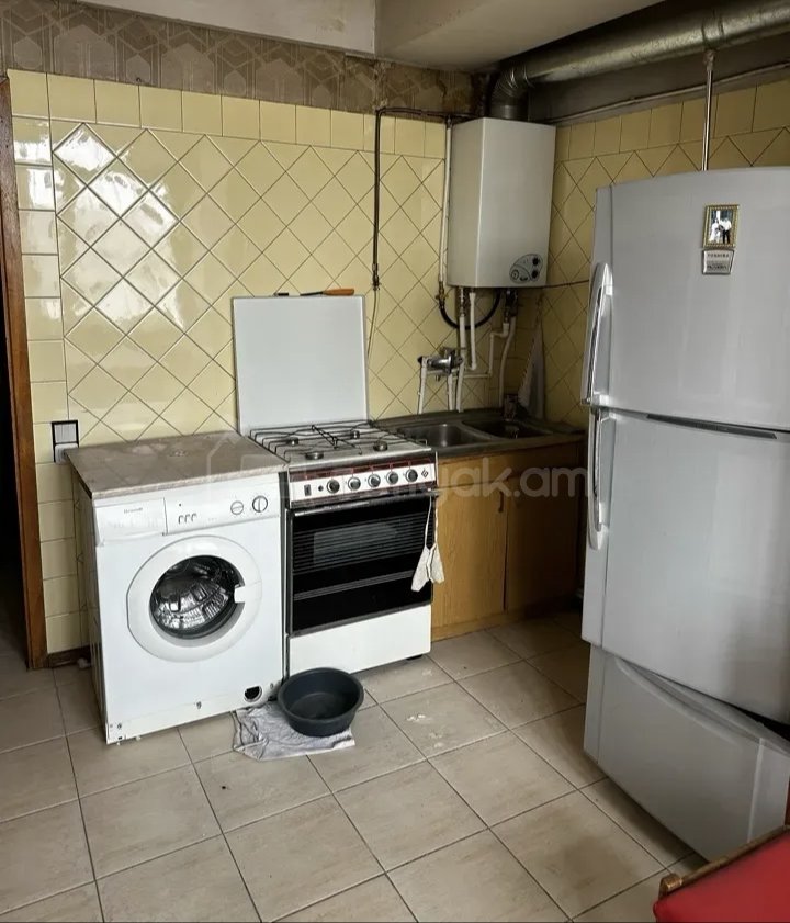 3 Սենյականոց Բնակարան Քարե Շենքում, 77քմ, 5/9 հարկ, Նորմալ Վիճակում, Կահավորված, Արևկող