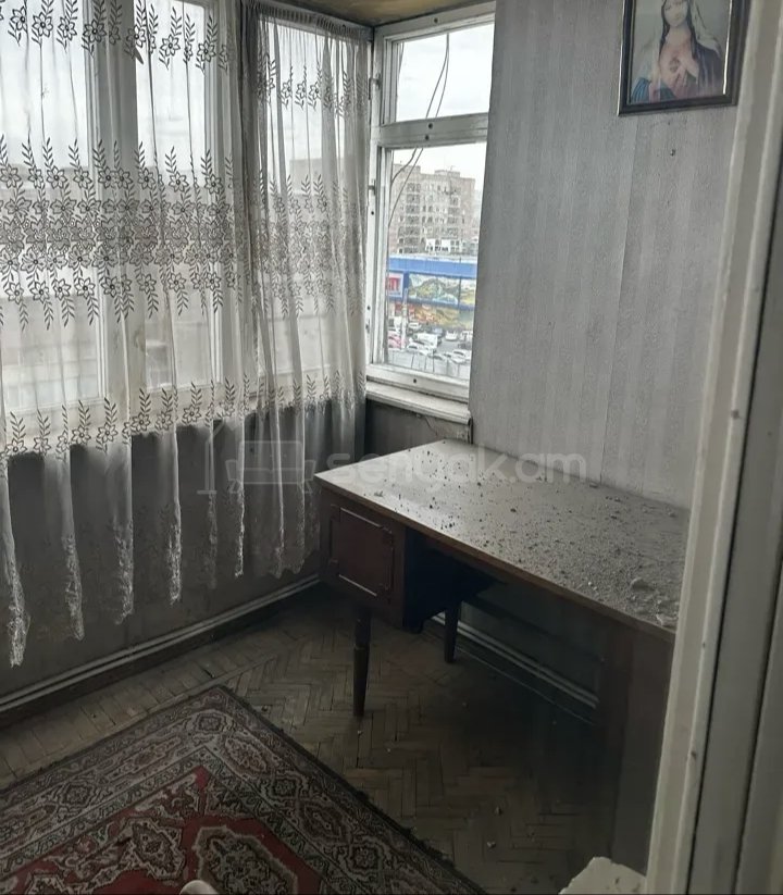 3 Սենյականոց Բնակարան Քարե Շենքում, 77քմ, 5/9 հարկ, Նորմալ Վիճակում, Կահավորված, Արևկող