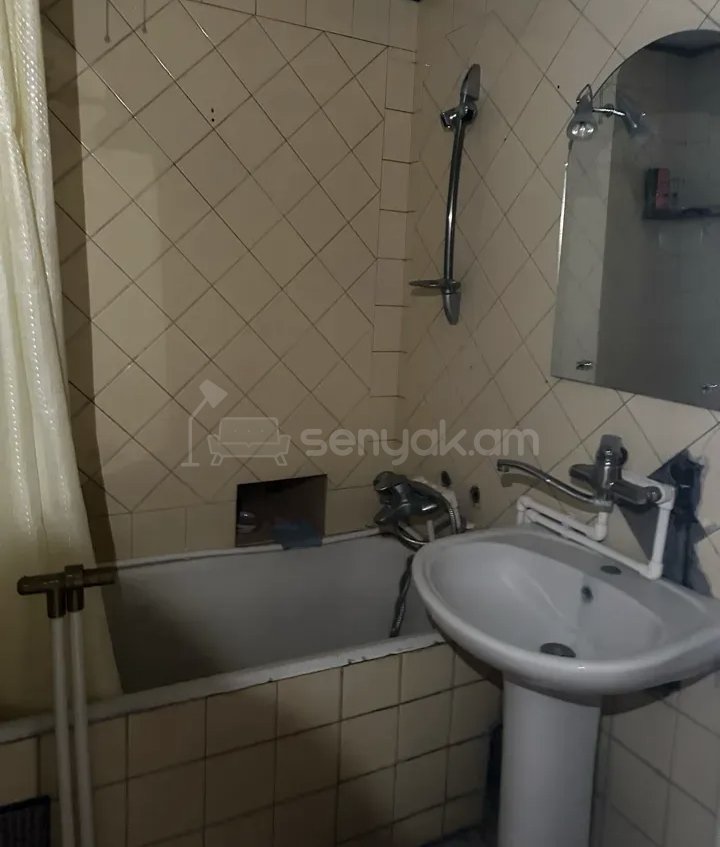 3 Սենյականոց Բնակարան Քարե Շենքում, 77քմ, 5/9 հարկ, Նորմալ Վիճակում, Կահավորված, Արևկող