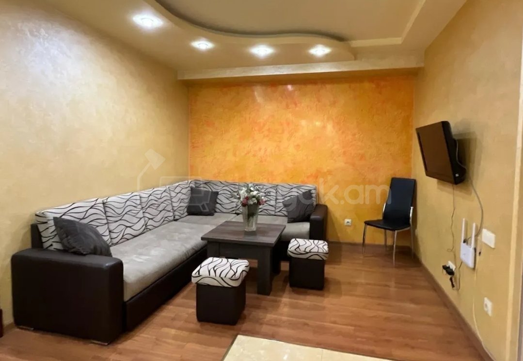 2 Սենյականոց Բնակարան, 42քմ, 8/9 հարկ, Դիզայներական Վերանորոգված, Կահավորված, Արևկող