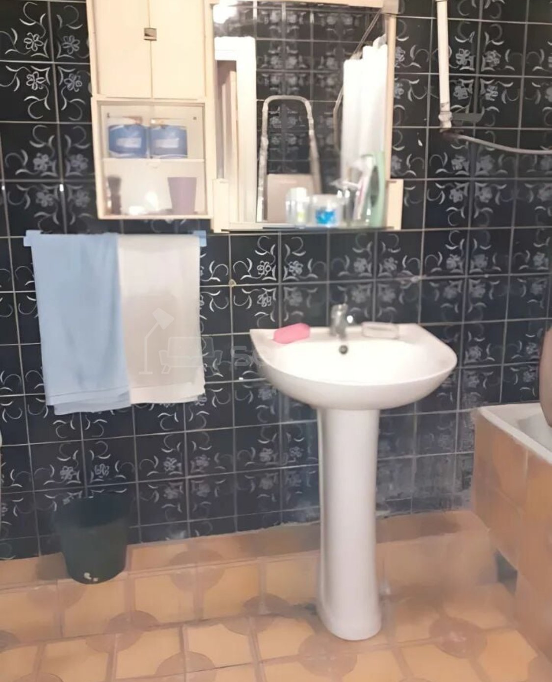 3 Սենյականոց Բնակարան Քարե Շենքում, 85քմ, 4/4 հարկ, Նորմալ Վիճակում, Կահավորված