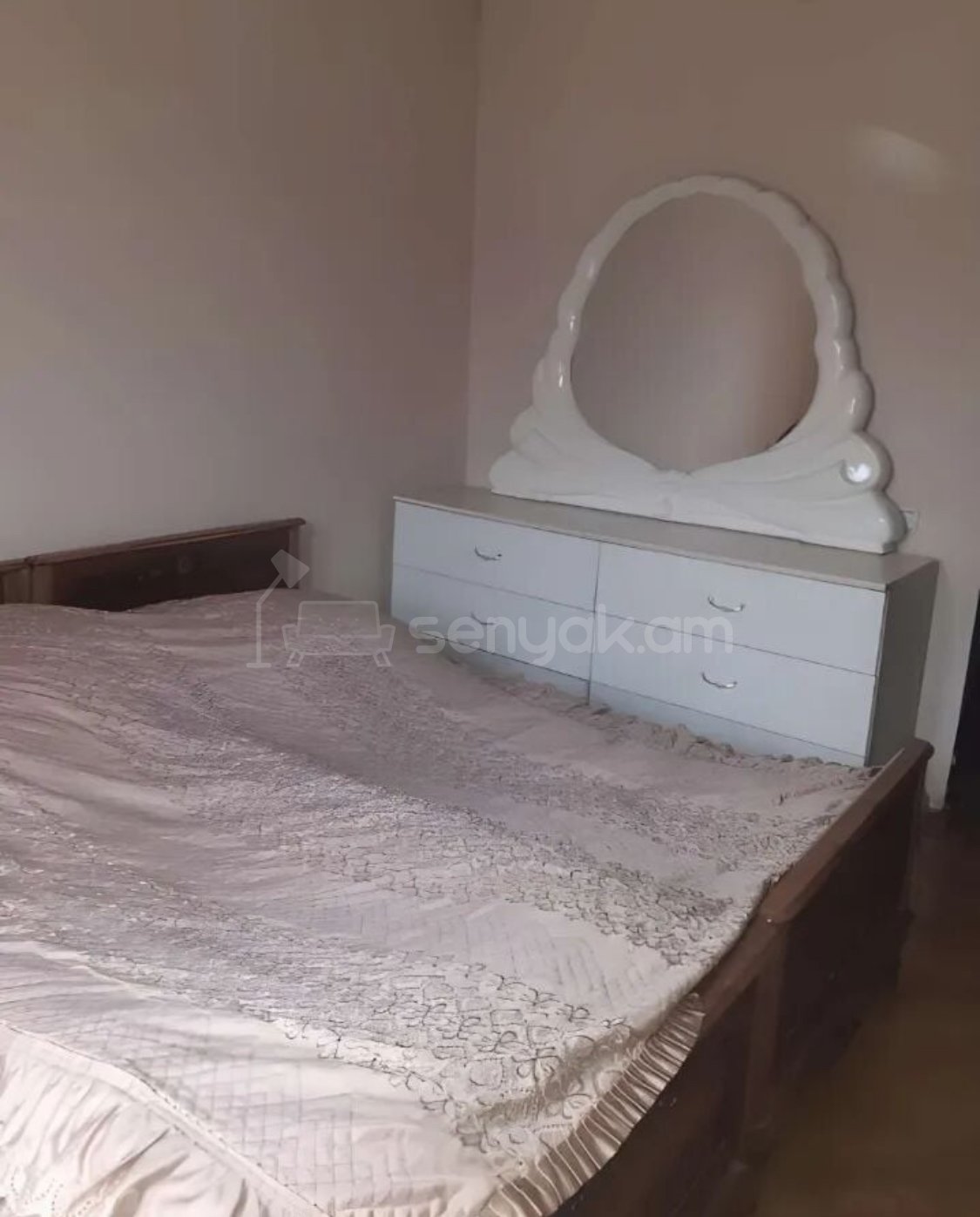 3 Սենյականոց Բնակարան Քարե Շենքում, 85քմ, 4/4 հարկ, Նորմալ Վիճակում, Կահավորված