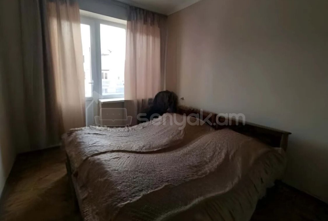 3 Սենյականոց Բնակարան Քարե Շենքում, 85քմ, 4/4 հարկ, Նորմալ Վիճակում, Կահավորված