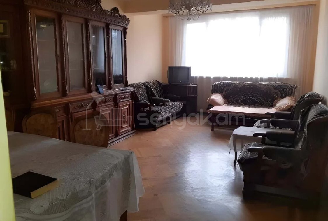 3 Սենյականոց Բնակարան Քարե Շենքում, 85քմ, 4/4 հարկ, Նորմալ Վիճակում, Կահավորված