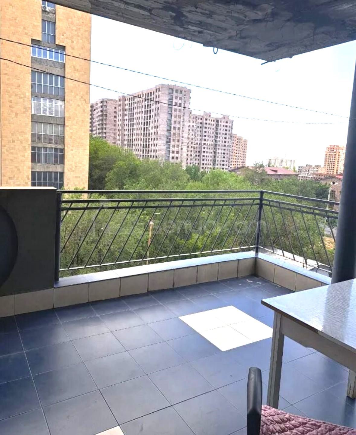 3 Սենյականոց Բնակարան Քարե Շենքում, 82քմ, 4/4 հարկ, Կոսմետիկ Վերանորոգված