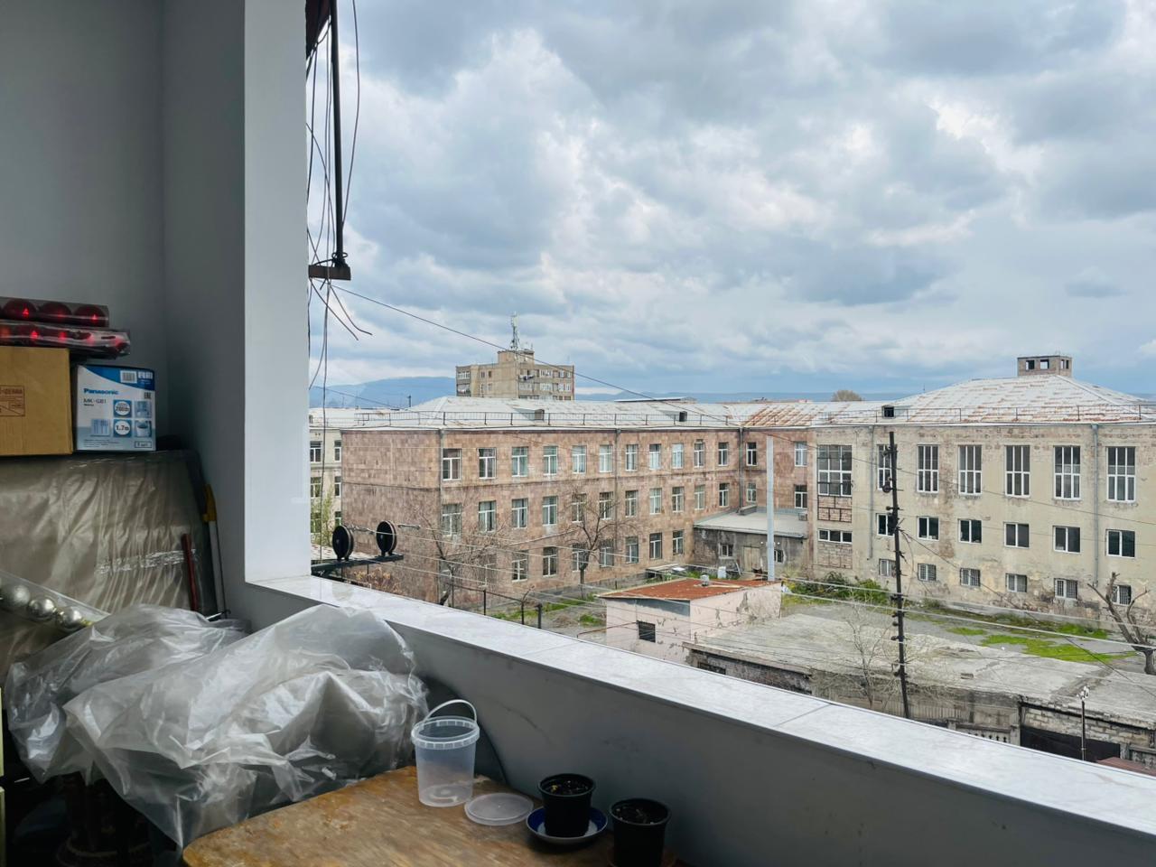 5 Սենյականոց Բնակարան Քարե Շենքում, 98քմ, 4/4 հարկ, Կապիտալ Վերանորոգված