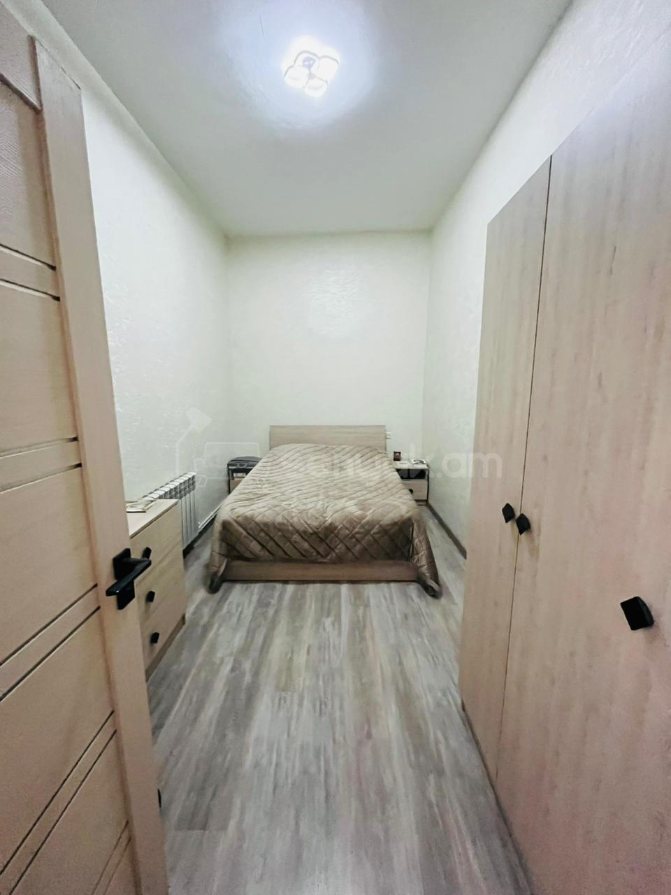 5 Սենյականոց Բնակարան Քարե Շենքում, 98քմ, 4/4 հարկ, Կապիտալ Վերանորոգված