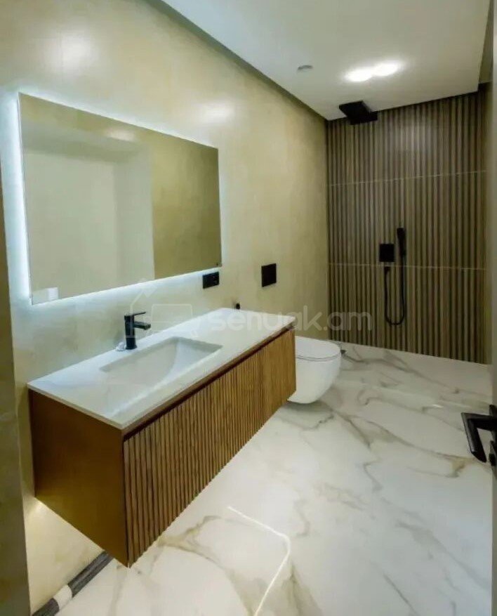 3 Սենյականոց Բնակարան Քարե Շենքում, 76քմ, 4/5 հարկ, Կապիտալ Վերանորոգված