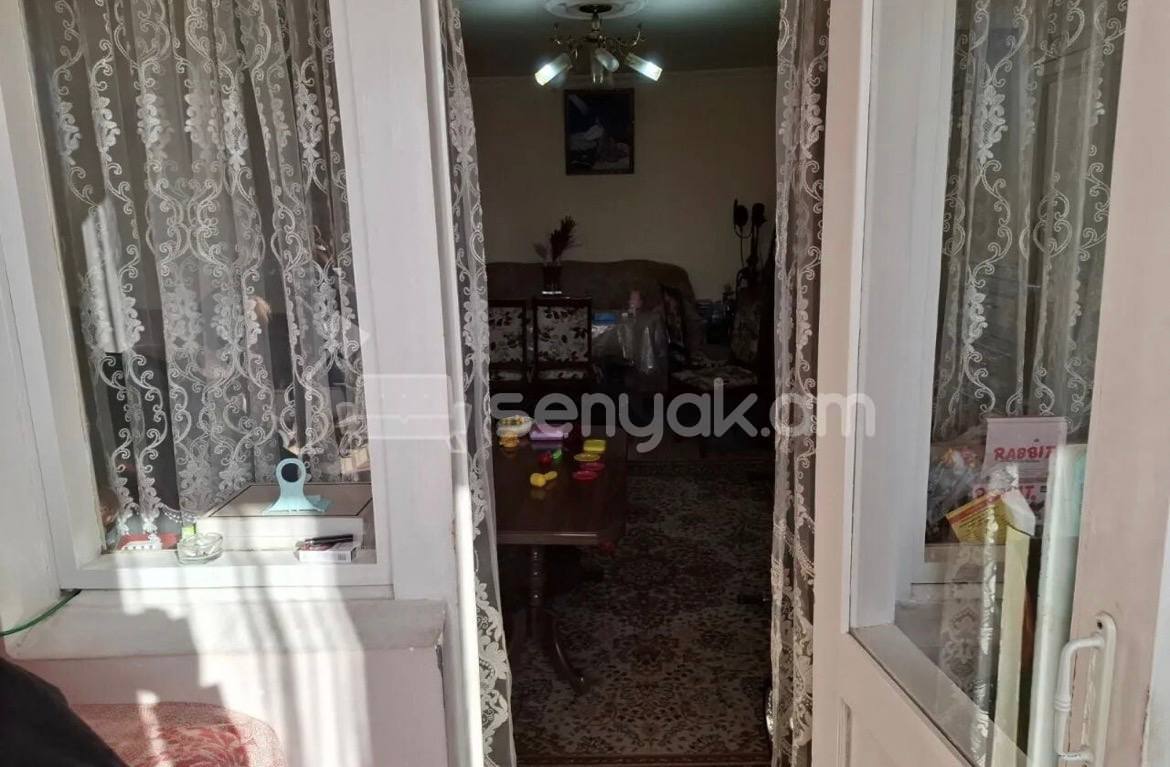 2 Սենյականոց Բնակարան Քարե Շենքում, 50քմ, 4/4 հարկ, Կապիտալ Վերանորոգված