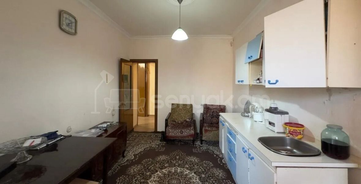 3 Սենյականոց Բնակարան Քարե Շենքում, 100քմ, 2/5 հարկ, Կոսմետիկ Վերանորոգված