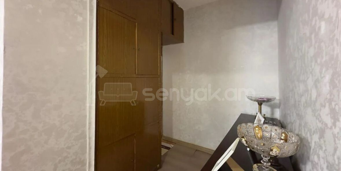 3 Սենյականոց Բնակարան Քարե Շենքում, 100քմ, 2/5 հարկ, Կոսմետիկ Վերանորոգված