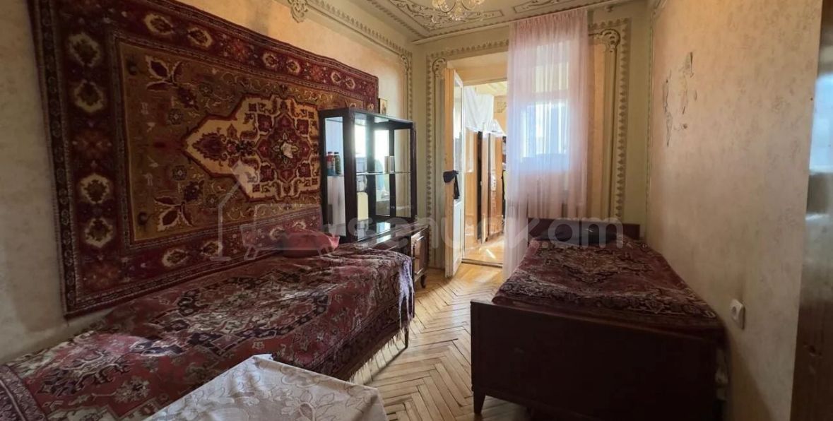 3 Սենյականոց Բնակարան Քարե Շենքում, 100քմ, 2/5 հարկ, Կոսմետիկ Վերանորոգված