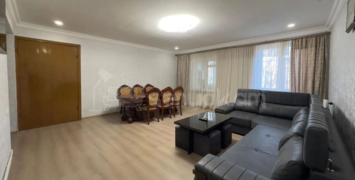 3 Սենյականոց Բնակարան Քարե Շենքում, 100քմ, 2/5 հարկ, Կոսմետիկ Վերանորոգված