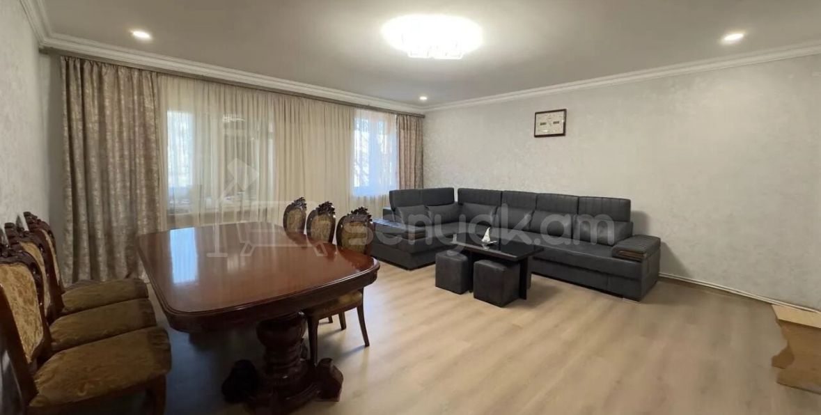 3 Սենյականոց Բնակարան Քարե Շենքում, 100քմ, 2/5 հարկ, Կոսմետիկ Վերանորոգված