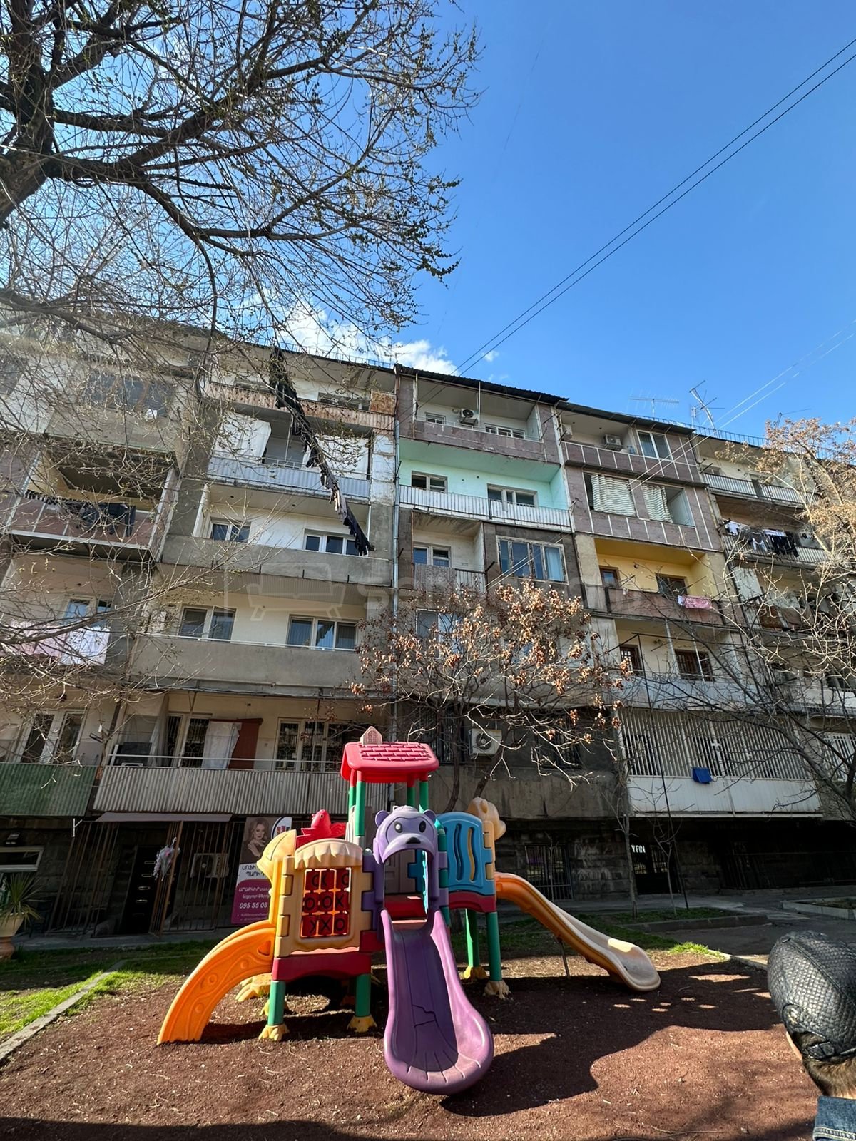 1 Սենյականոց Բնակարան Քարե Շենքում, 40քմ, 4/5 հարկ, Պետական Վիճակում