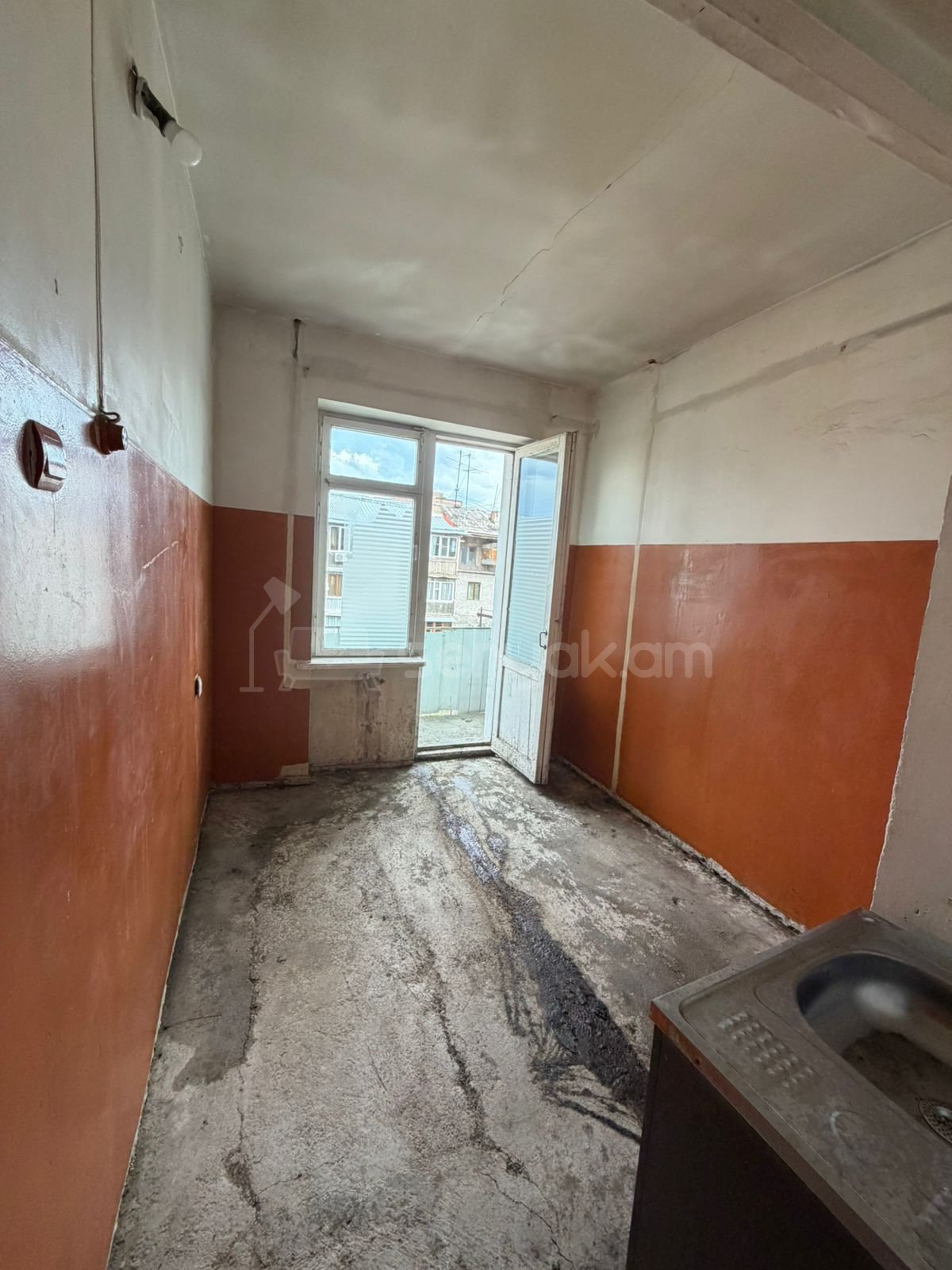 1 Սենյականոց Բնակարան Քարե Շենքում, 40քմ, 4/5 հարկ, Պետական Վիճակում