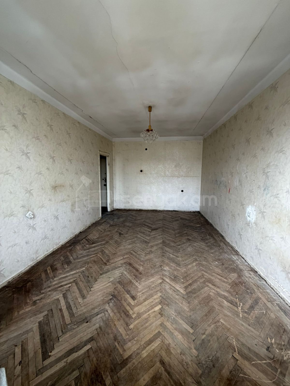 1 Սենյականոց Բնակարան Քարե Շենքում, 40քմ, 4/5 հարկ, Պետական Վիճակում