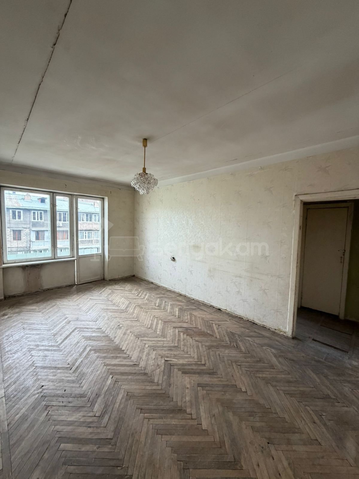 1 Սենյականոց Բնակարան Քարե Շենքում, 40քմ, 4/5 հարկ, Պետական Վիճակում