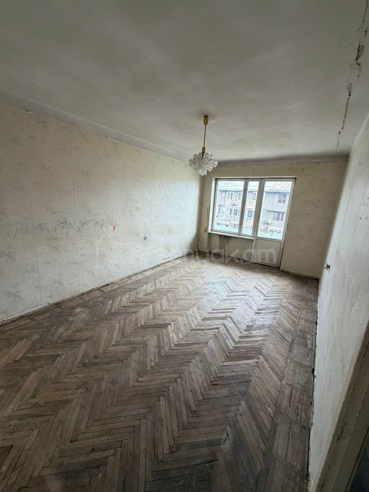 1 Սենյականոց Բնակարան Քարե Շենքում, 40քմ, 4/5 հարկ, Պետական Վիճակում