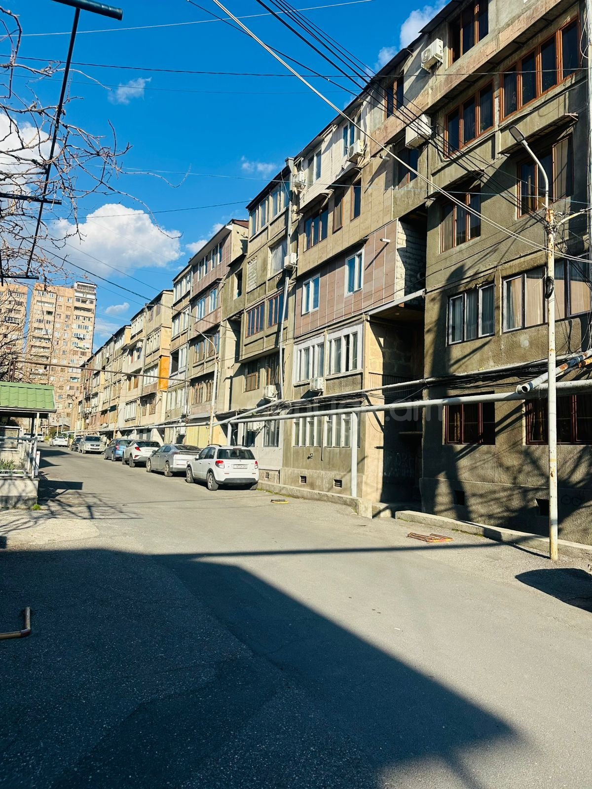 1 Սենյականոց Բնակարան Քարե Շենքում, 40քմ, 4/5 հարկ, Պետական Վիճակում