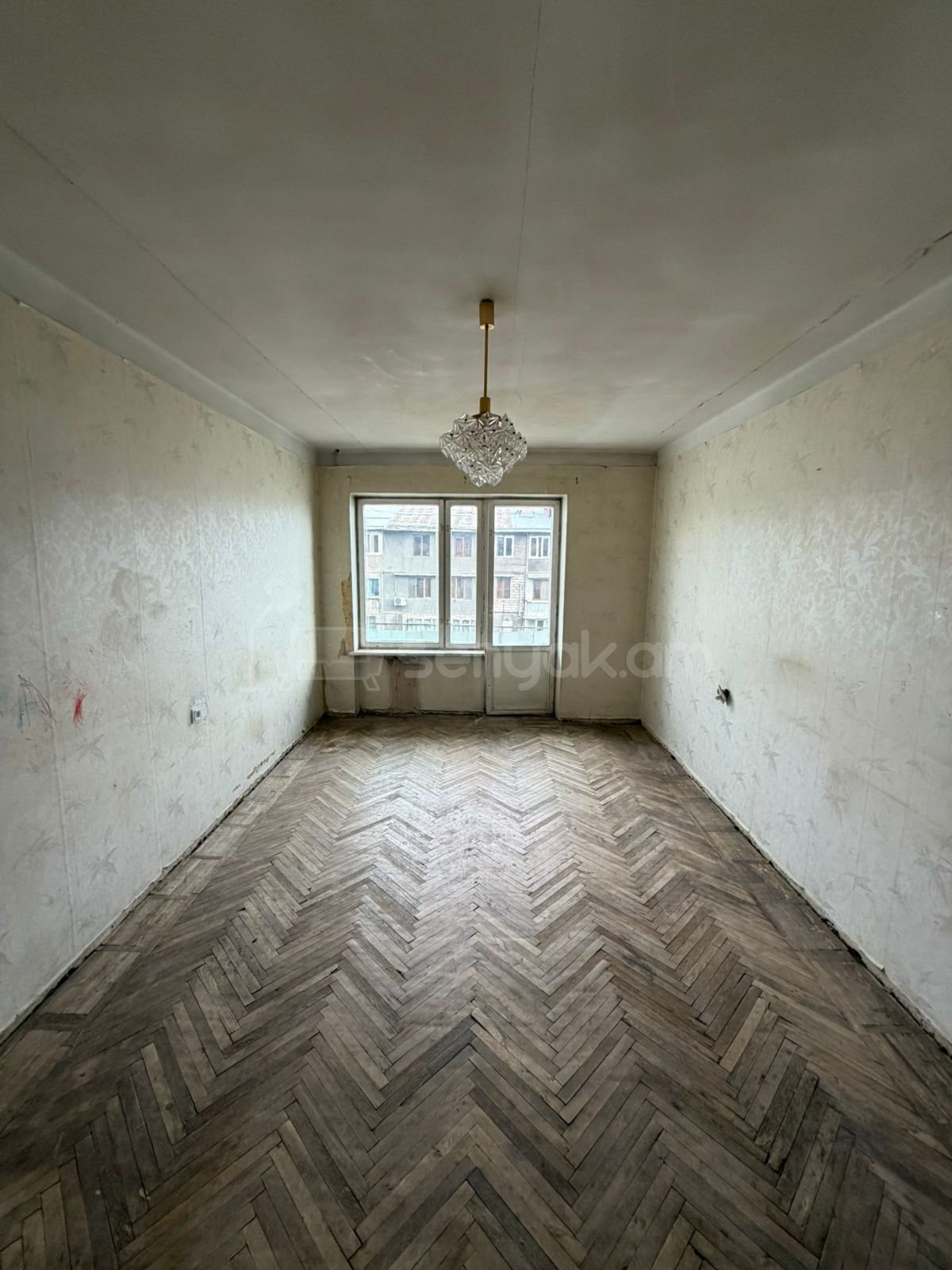 1 Սենյականոց Բնակարան Քարե Շենքում, 40քմ, 4/5 հարկ, Պետական Վիճակում