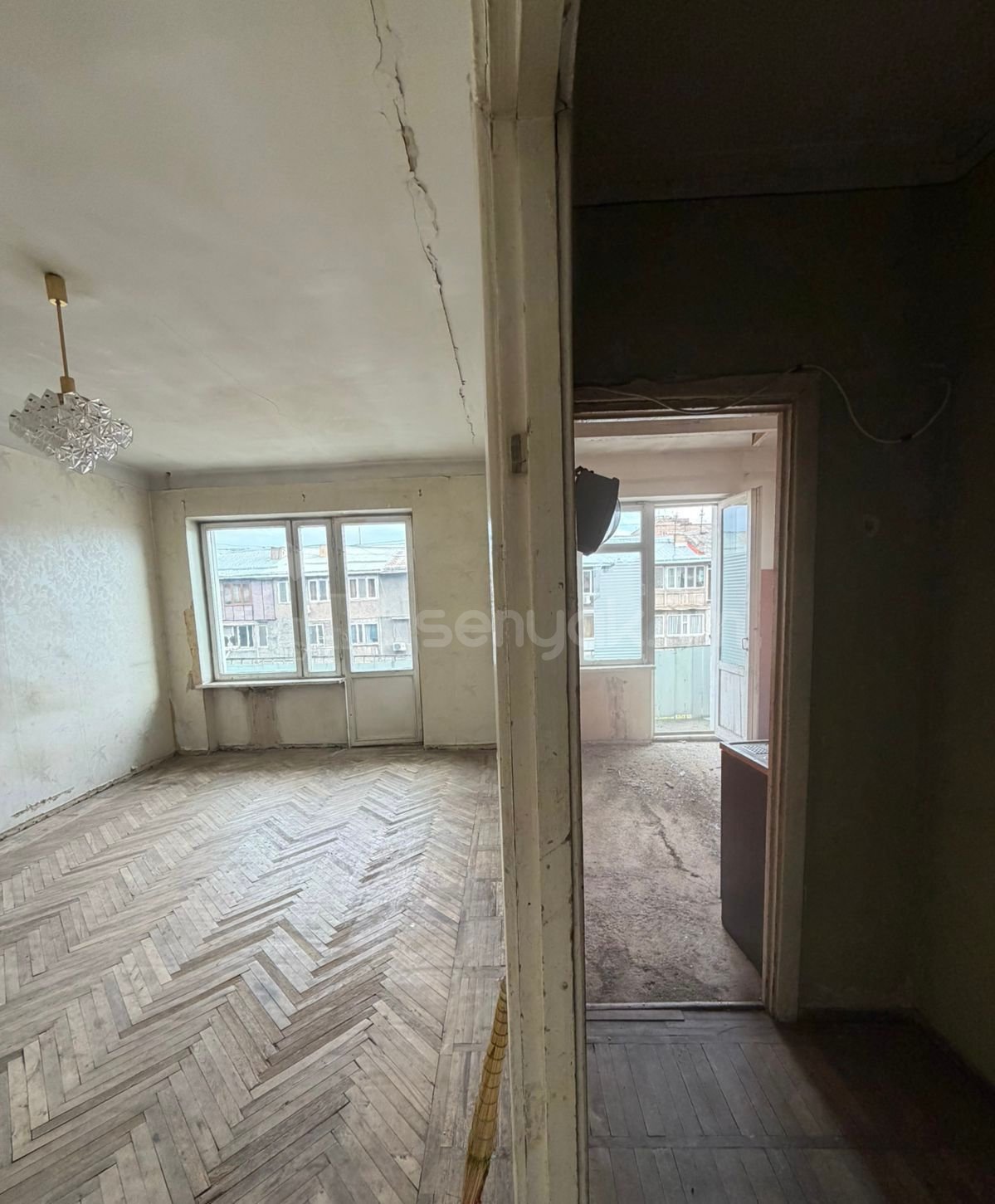 1 Սենյականոց Բնակարան Քարե Շենքում, 40քմ, 4/5 հարկ, Պետական Վիճակում