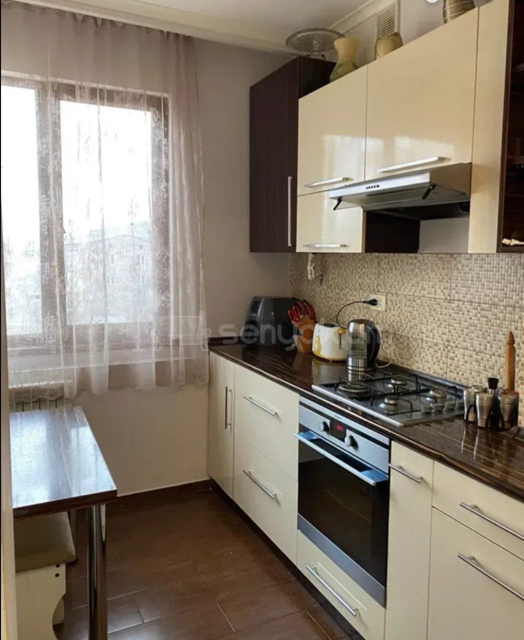 3 Սենյականոց Բնակարան Քարե Շենքում, 72քմ, 4/4 հարկ, Կապիտալ Վերանորոգված